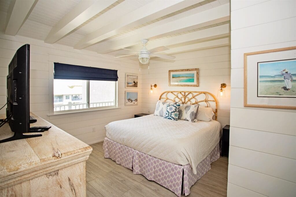 4b5cdc7052624f14a95ff1190da285f5-Large