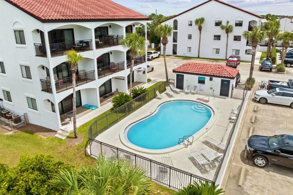 77063742edfa4016bd469999d748b468-Large