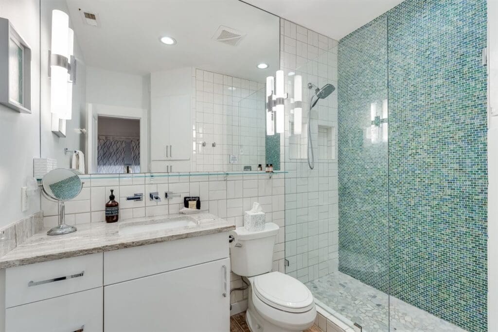 9b55df65191c4672a204c70d0d41ab84-Large