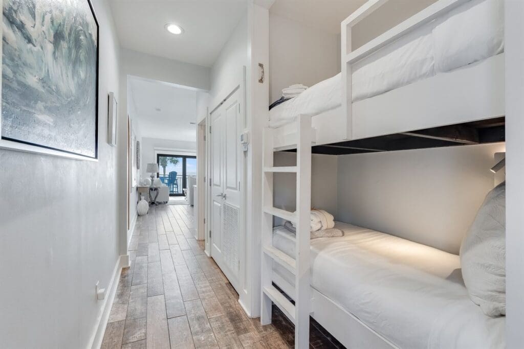 db75784b86784f41abc4899744c387eb-Large