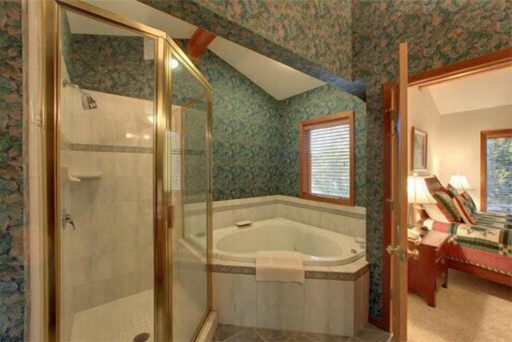 10_Bathroom Whirlpool