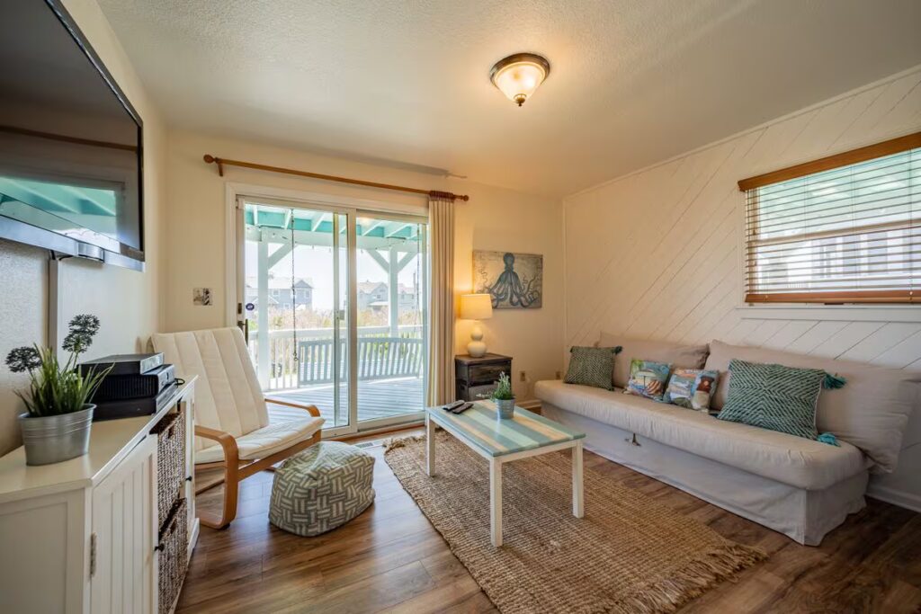 14_Room Pull Out Queen Bed