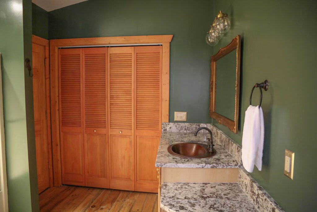 9_Upstairs Bathroom (w_ Laundry)